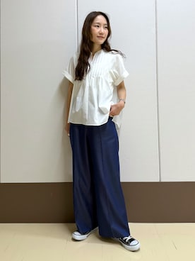 「INDIVI（インディヴィ）の【撥水／UVケア／SETUP可能】軽量タックスキッパーブラウス（シャツ/ブラウス、ホワイト系）」を使った、mamiさん（レディース・151cm）の夏コーディネート