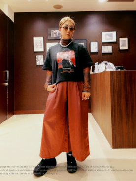 「TAKEO KIKUCHI（タケオキクチ）の【別注】マリリン・モンロー/フォトTシャツ（Tシャツ/カットソー、ブラック系）」を使った、namicoさんの夏コーディネート