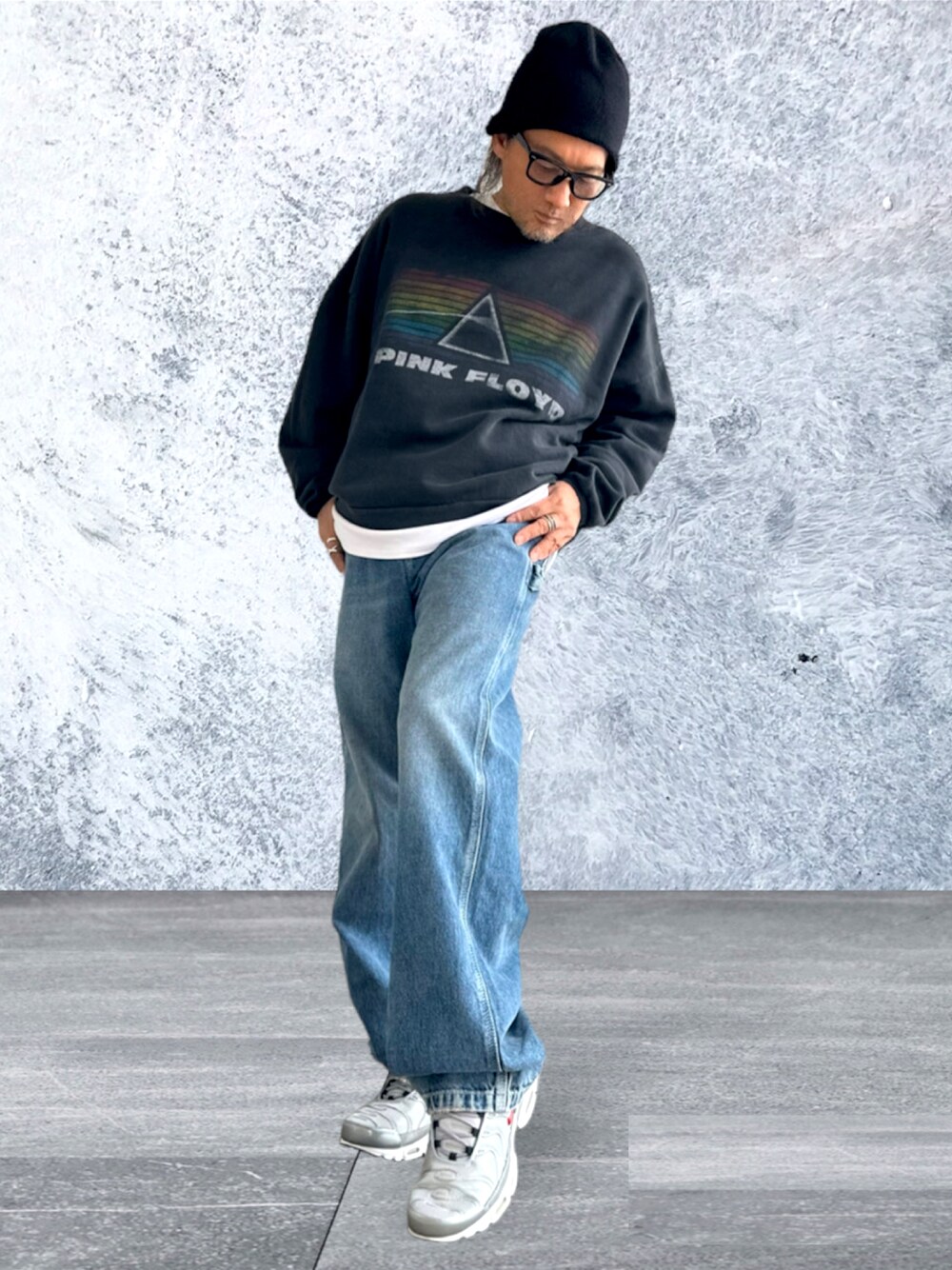 「スウェット、春服みてみて、スエット、スニーカー、春のNewスタイル、デニム、バンドT、古着MIX、シンフルコーデ」｜「HYSTERIC GLAMOURのアイテム（ニットキャップ/ビーニー、ブラック系）」を使った、STO(スト)さん（メンズ・168cm）の春コーディネートの1枚目の写真