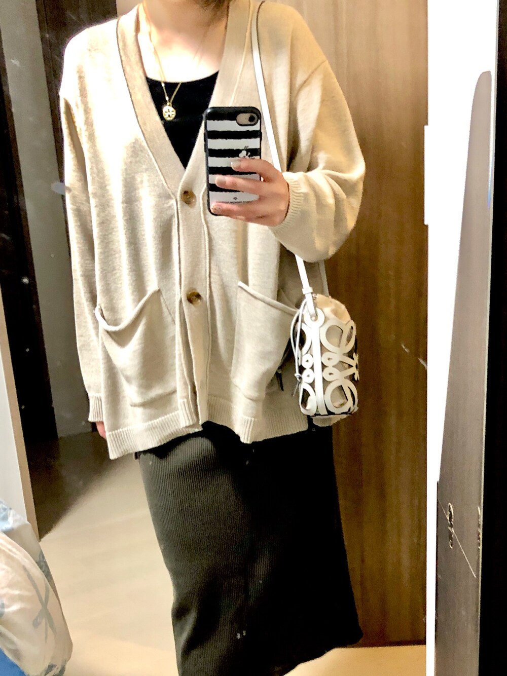 「大人カジュアル、スカートスタイル、無印良品」｜「SLOBE IENAのテープヤーンニットカーディガン【手洗い可能】（カーディガン/ボレロ、ベージュ系）」を使った、hiromiさん（レディース・162cm）の夏コーディネートの1枚目の写真