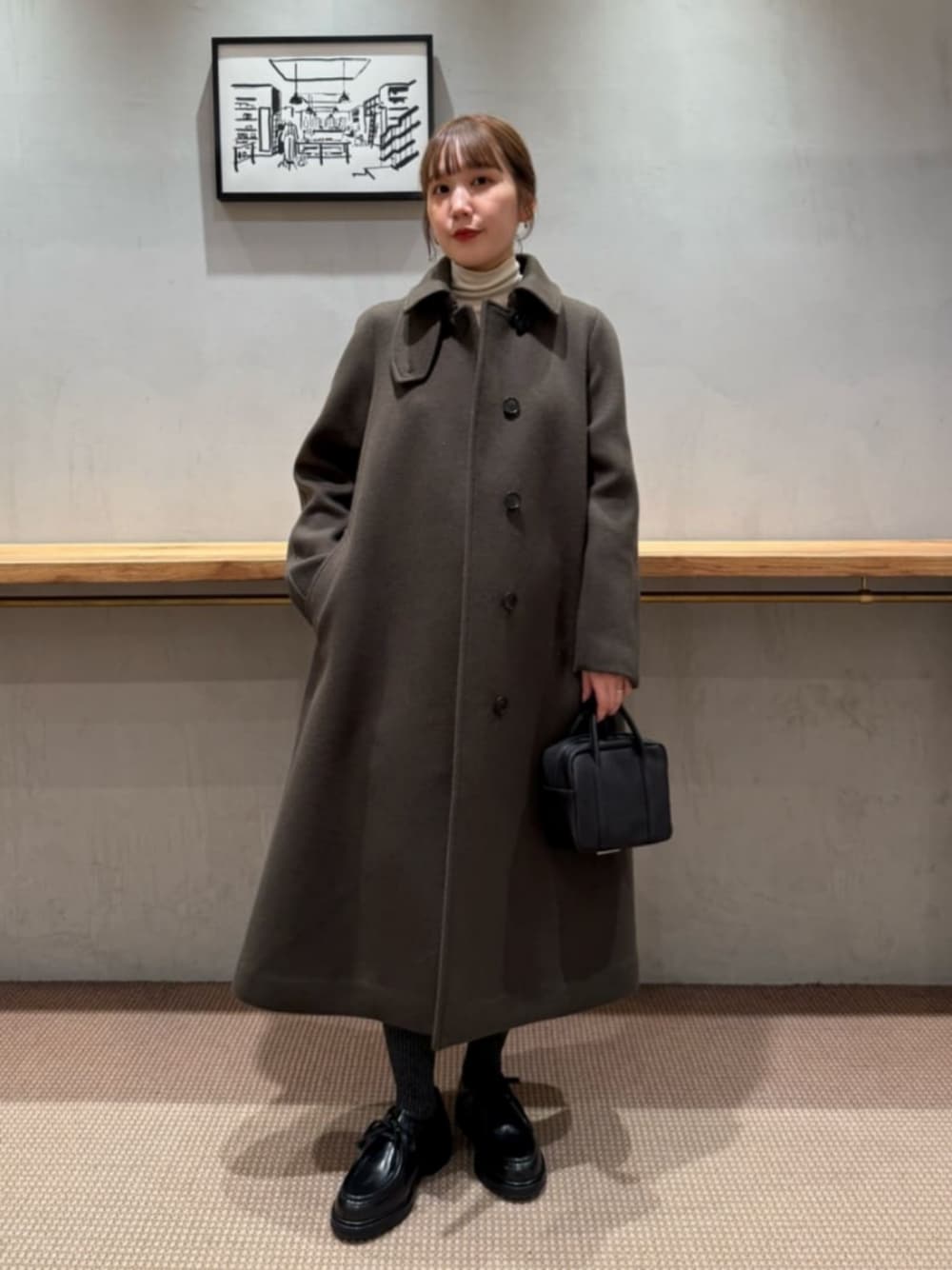「ベーシック/トラッド、モード、フェミニン、イエベ秋、デニム、コート、スカート、秋服、冬服、秋コーデ、冬コーデ、STEVEN ALAN」｜「Steven Alanの＜Steven Alan＞コットン シルク リブ タートルネック プルオーバー（Tシャツ/カットソー、ホワイト系）」を使った、鈴木紗羅さん（レディース・154cm）の冬コーディネートの1枚目の写真