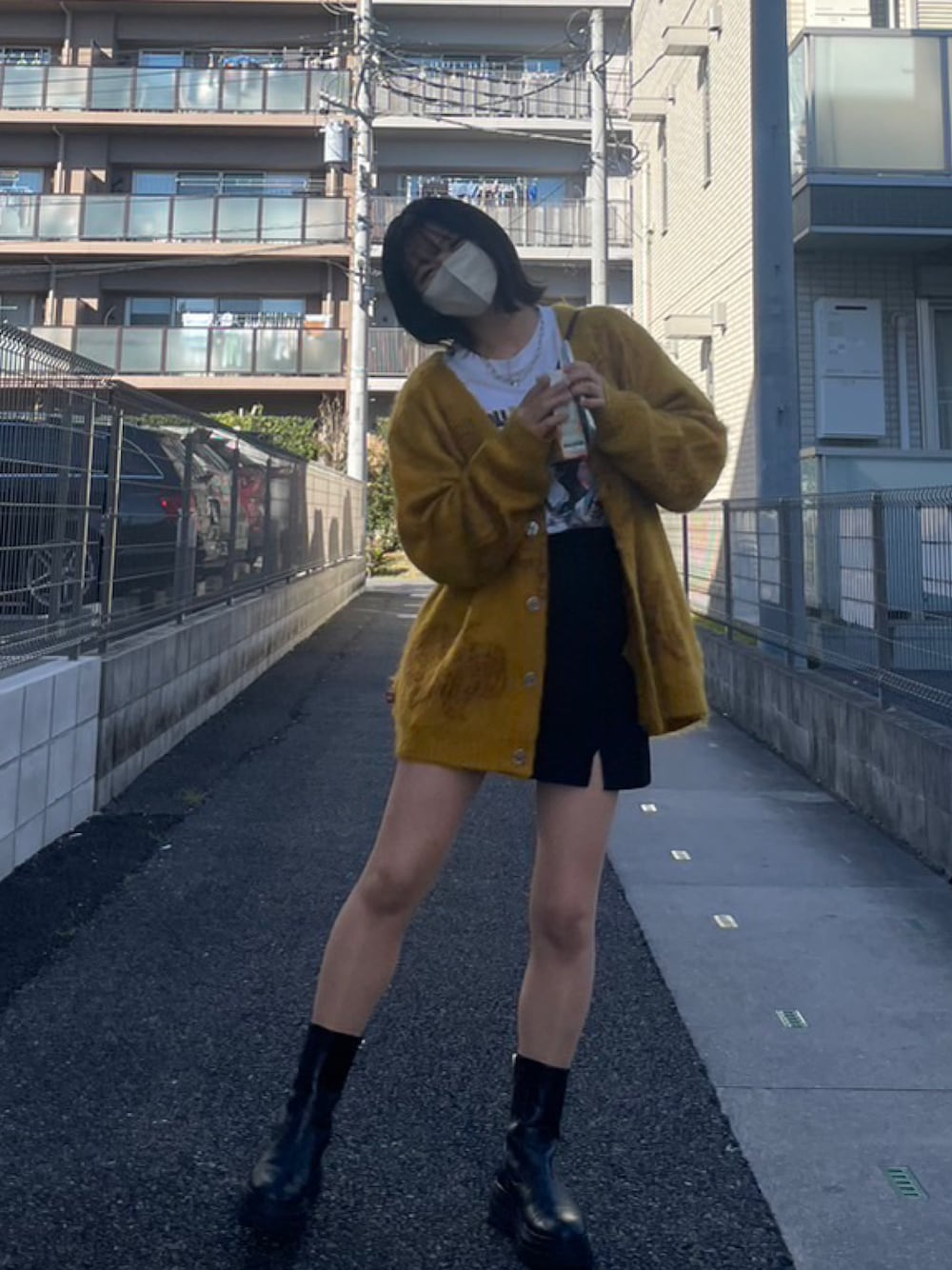 「秋のコーデ、休日コーデ、おしゃれさんと繋がりたい、低身長コーデ、ootd、カーディガン、WHO’S WHO gallery、archives、ブーツ、スカート」｜「archivesのアイテム（Tシャツ/カットソー、ホワイト系）」を使った、あやピさん（レディース・153cm）の秋コーディネートの1枚目の写真