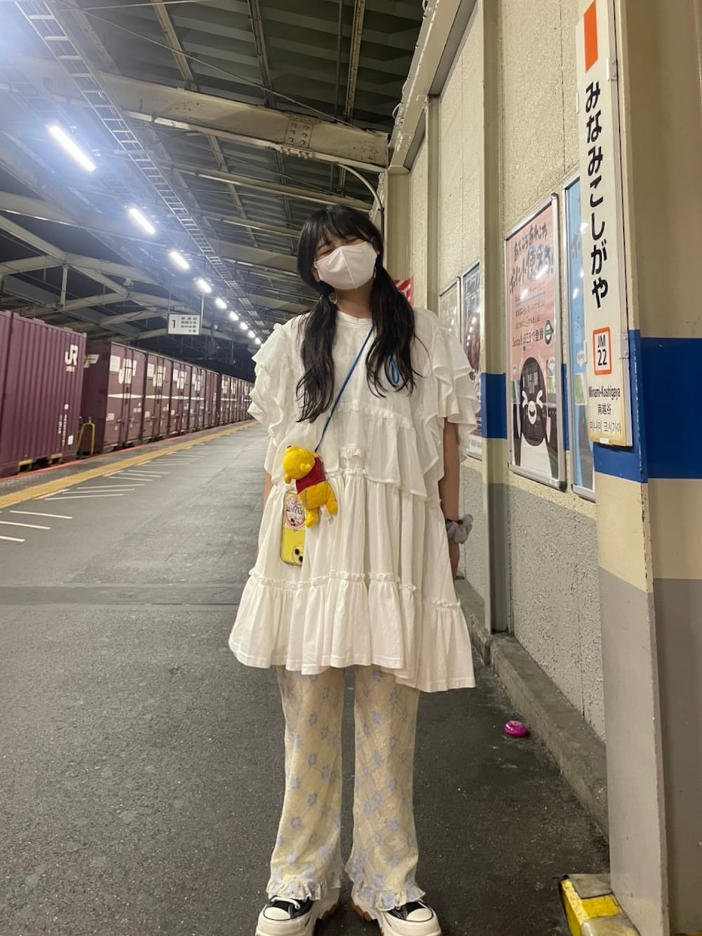 「休日コーデ、夏コーデ、このスタイルがお気に入り、ootd、merry jenny、converse、スニーカー、水族館、低身長コーデ、おしゃれさんと繋がりたい、服好きな人と繋がりたい、いいね、save、フォローお願いします🤑」｜「merry jennyのカットティアードミニワンピース（ワンピース、ホワイト系）」を使った、あやピさん（レディース・153cm）の夏コーディネートの1枚目の写真