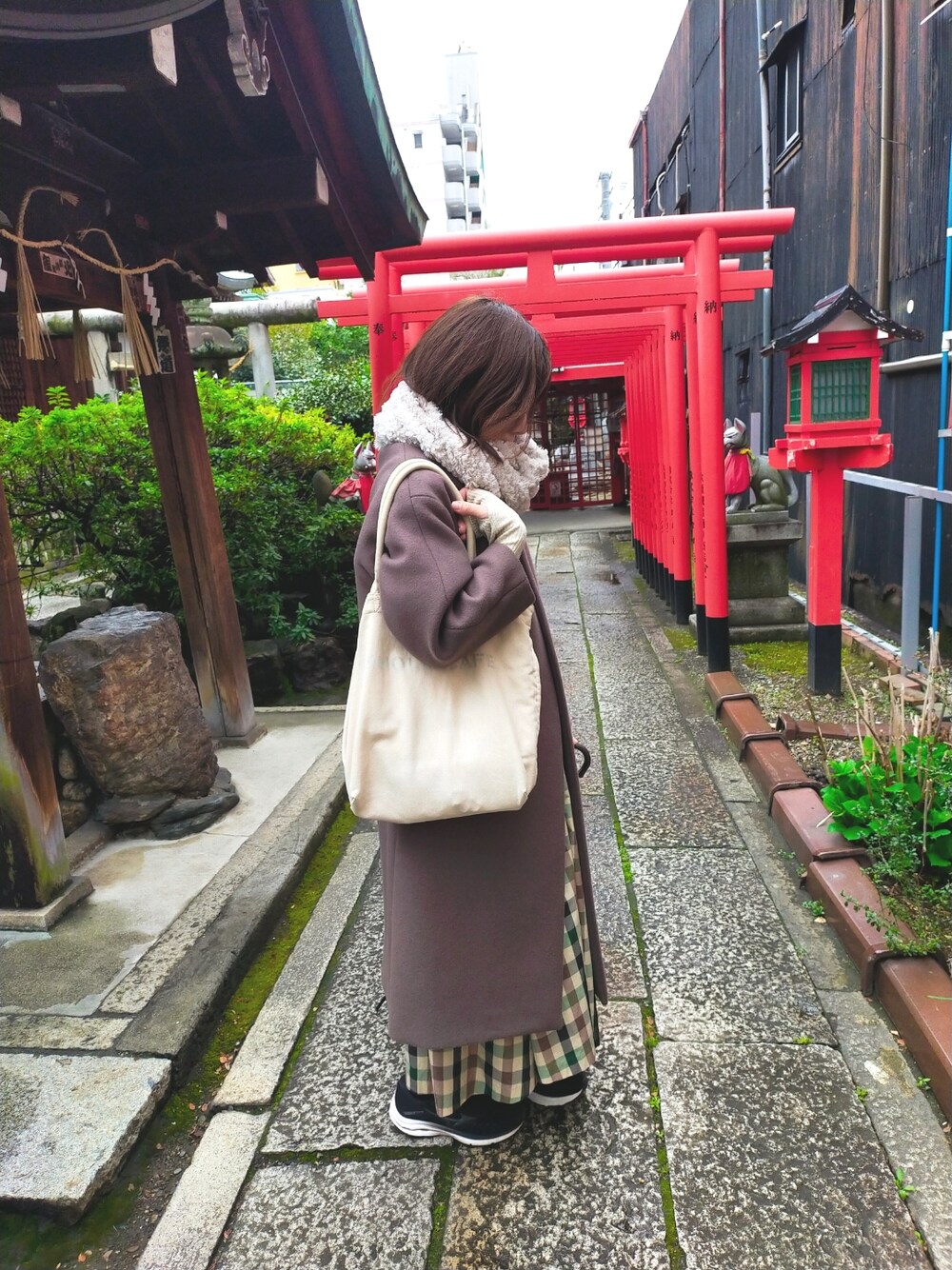 「リラックス、休日コーデ」｜「Honeysのスヌード（ネックウォーマー/スヌード、ベージュ系）」を使った、LittleLilyさん（レディース・153cm）の春コーディネートの1枚目の写真