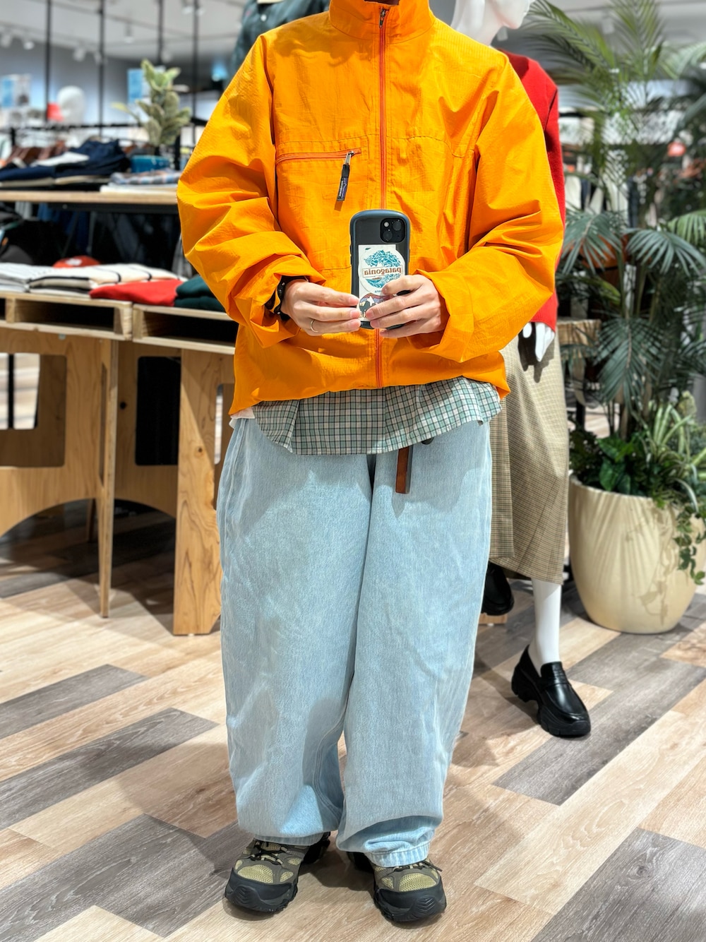 双子コーデ  Man すのチル ソフビ 洋服 ジャケット オレンジ 緑色 AVIREX（アヴィレックス） アビレックス ジャケット メンズ 12