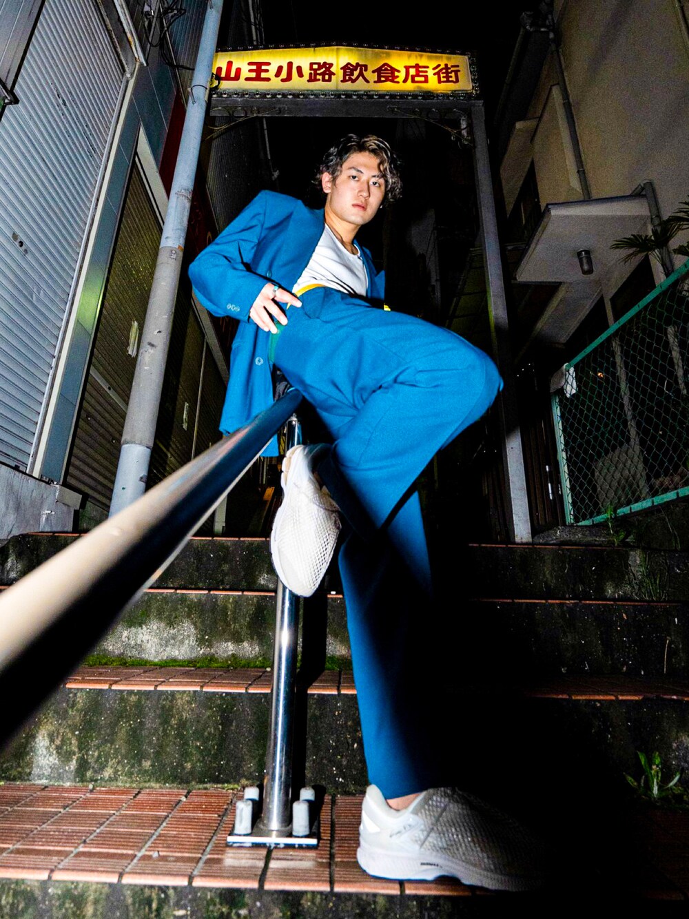 「古着好きな人と繋がりたい、セットアップ」｜「vivienne westwood×asicsのアイテム（スニーカー、ホワイト系）」を使った、taimyonさん（メンズ・174cm）の秋コーディネートの1枚目の写真