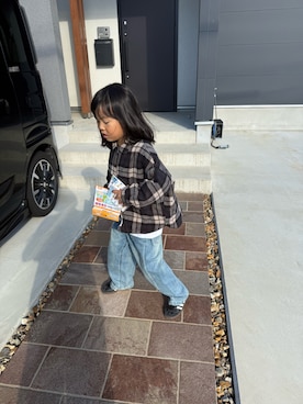 「アイテム（スニーカー）」を使った、川端 香奈子さん（キッズ・110cm）の秋コーディネート