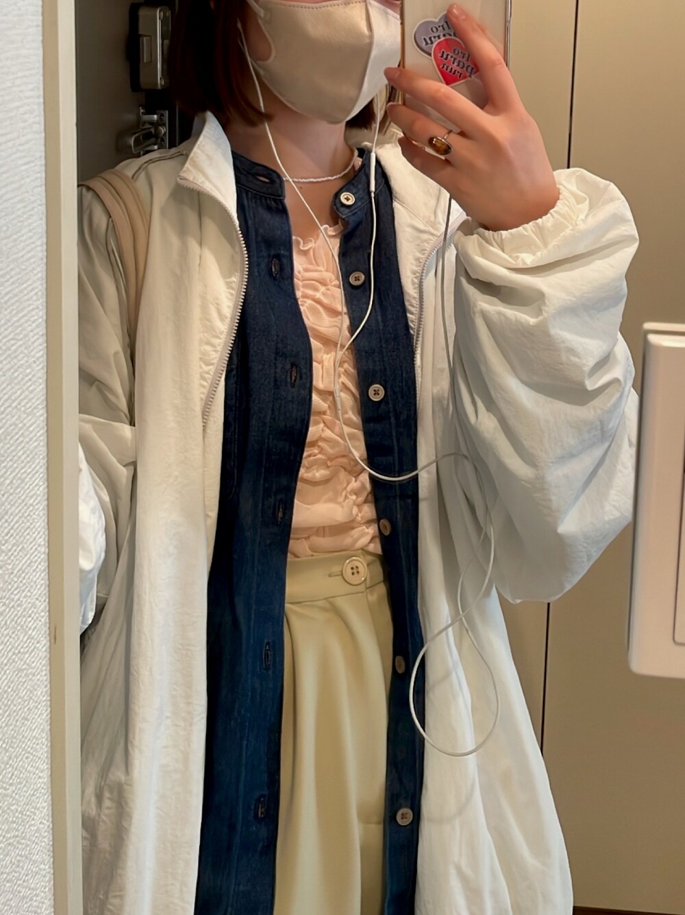 「春服デビュー宣言、春コーデ、春カラー、春アウター、春色、桜」｜「MOUSSYのSHEER CHECK MELLOW トップス（Tシャツ/カットソー、ピンク系）」を使った、a iさん（レディース・156cm）の春コーディネートの1枚目の写真