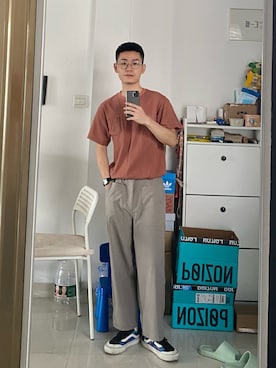 「日系极简」｜「アイテム（スラックス）」を使った、赵闲梗さん（メンズ・162cm）の秋コーディネート