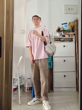 「通勤穿搭」｜「アイテム（チノパンツ）」を使った、赵闲梗さん（メンズ・162cm）の秋コーディネート
