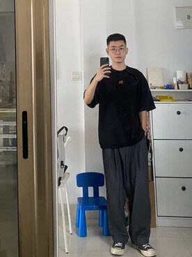 「日系极简」｜「アイテム（スラックス）」を使った、赵闲梗さん（メンズ・162cm）の秋コーディネート