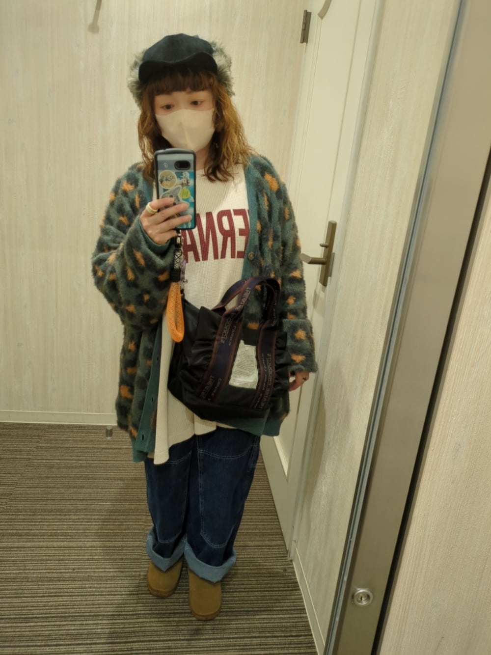 「RNAのアイテム（カーディガン/ボレロ、グリーン系）」を使った、mocoさん（レディース・150cm）の秋コーディネートの1枚目の写真
