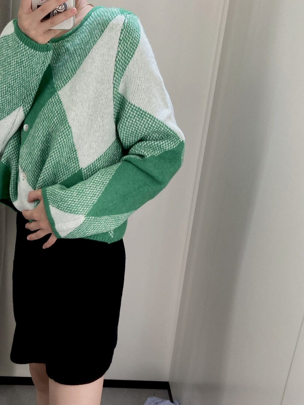 「ショートヘア」｜「ZARAのアイテム（カーディガン/ボレロ、グリーン系）」を使った、もさん（レディース・162cm）の秋コーディネートの1枚目の写真