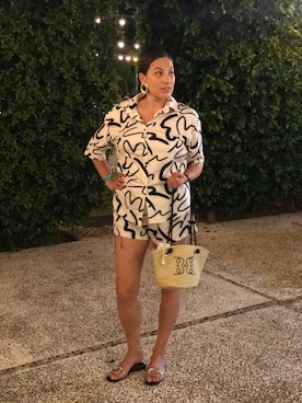 「アイテム（イヤリング）」を使った、Faby Arroyoさん（レディース・170cm）の冬コーディネート