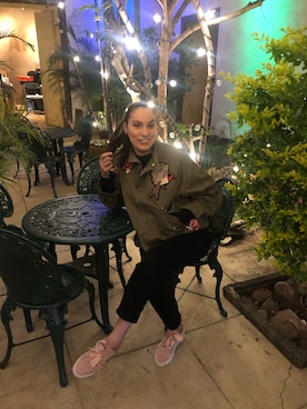 「アイテム（ミリタリージャケット）」を使った、Faby Arroyoさん（レディース・170cm）の秋コーディネート