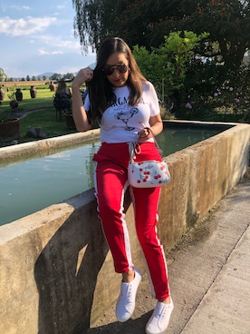 「アイテム（スウェットパンツ）」を使った、Faby Arroyoさん（レディース・170cm）の秋コーディネート