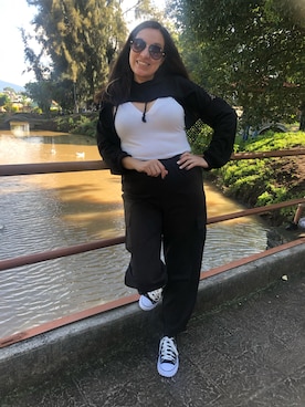 「アイテム（カーゴパンツ）」を使った、Faby Arroyoさん（レディース・170cm）の秋コーディネート