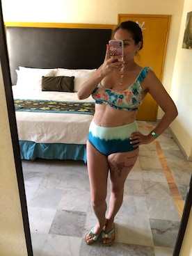 「アイテム（スマホケース/カバー）」を使った、Faby Arroyoさん（レディース・170cm）の冬コーディネート