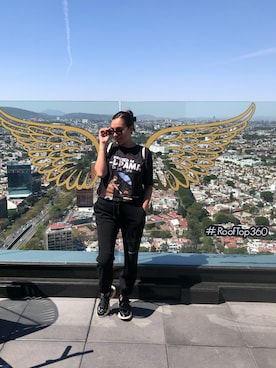 「Guess（ゲス）のアイテム」を使った、Faby Arroyoさん（レディース・170cm）の冬コーディネート