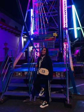 「PULL&BEAR（プルアンドベア）のアイテム（トップス）」を使った、Faby Arroyoさん（レディース・170cm）の春コーディネート