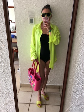 「アイテム（PC・スマホグッズ/家電）」を使った、Faby Arroyoさん（レディース・170cm）の秋コーディネート