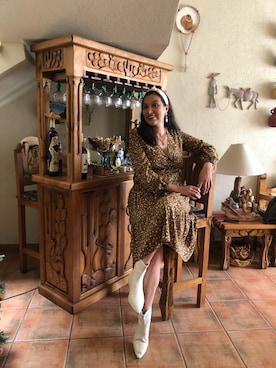 「アイテム（イヤリング）」を使った、Faby Arroyoさん（レディース・170cm）の秋コーディネート
