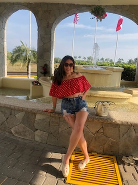 「アイテム（イヤリング）」を使った、Faby Arroyoさん（レディース・170cm）の冬コーディネート