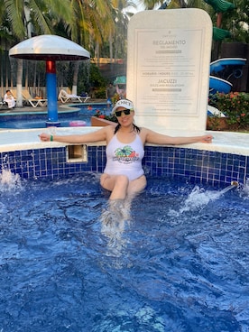 「アイテム（水着）」を使った、Faby Arroyoさん（レディース・170cm）の秋コーディネート