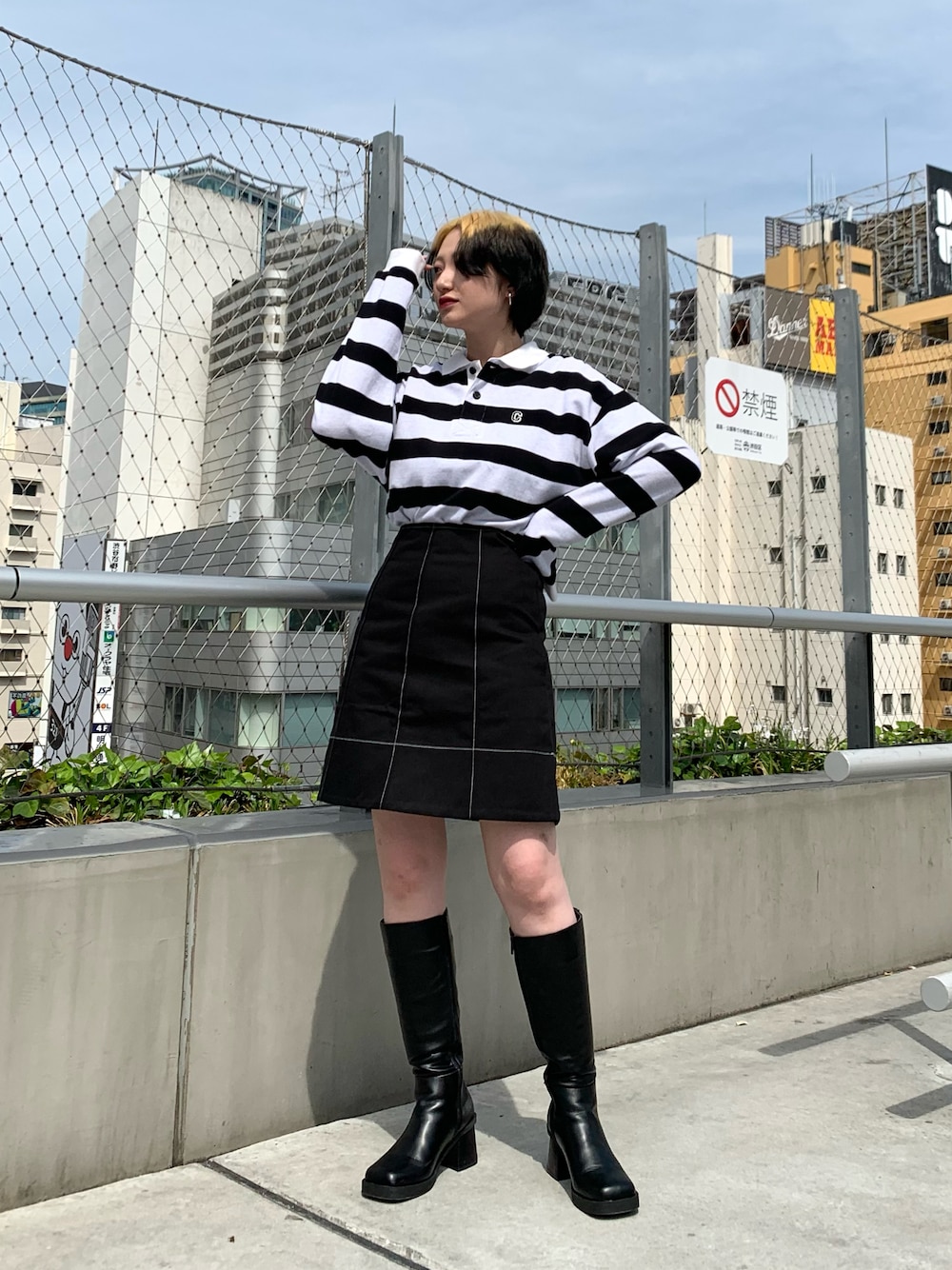 「FUDGEBOYのトラッドスタイル、ビッグシルエット、きれいめカジュアル、韓国ファッション、タックイン、スカート、プチプラ、ミニスカート、モノトーン、モード、COVERNAT、3.3 field trip、ALAND、ALANDTOKYO」｜「COVERNATのアイテム（トップス、ブラック系）」を使った、yuriaさん（レディース・168cm）の春コーディネートの1枚目の写真