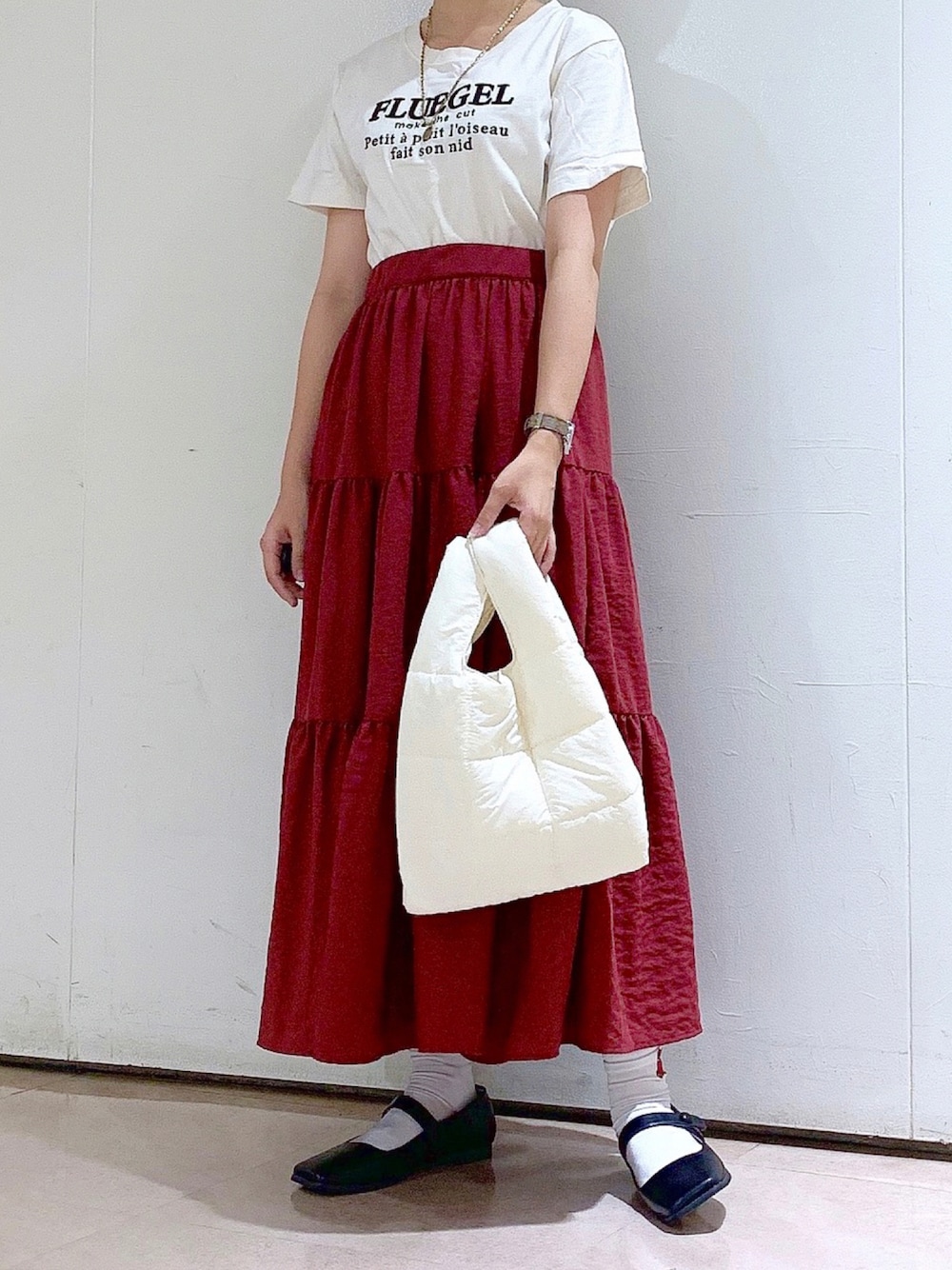 「シンプルコーデ、楽チンコーデ、プチプラ、プチプラコーデ、ロゴT、刺繍Tシャツ、カジュアルフェミニン、カジュアル、ヴィンテージ、ヴインテージライク、夏コーデ」｜「HeatherのロゴシシュウTEE　216693（Tシャツ/カットソー、ホワイト系）」を使った、かわたろさん（レディース・155cm）の夏コーディネートの1枚目の写真