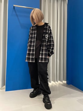 「BlackEyePatch（ブラックアイパッチ）のアイテム（スウェットパンツ）」を使った、EMII SHOJIさん（レディース・156cm）の秋コーディネート