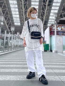 「DANKE SCHON（ダンケシェーン）のDankeSchon/ダンケシェーン/WIRE T/ワイヤーグラフィックTシャツ（Tシャツ/カットソー、ホワイト系）」を使った、EMII SHOJIさん（レディース・156cm）の夏コーディネート