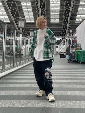 「PLEASURES（プレジャー）のアイテム（パンツ）」を使った、EMII SHOJIさん（レディース・156cm）の秋コーディネート