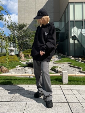 「AZS TOKYO（アザストーキョー）のAZS TOKYO/アザストーキョー/LONELINESS（キャップ）」を使った、EMII SHOJIさん（レディース・156cm）の秋コーディネート