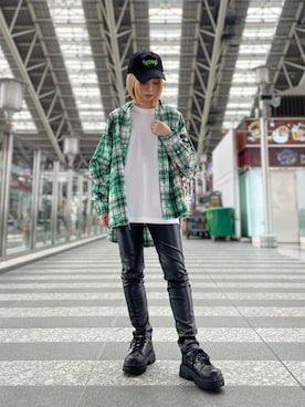キャップを使った フェイクレザーパンツ のレディース人気ファッションコーディネート Wear
