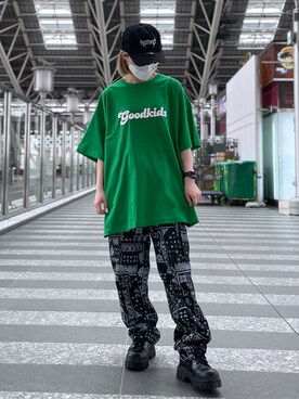 「DANKE SCHON（ダンケシェーン）のDankeSchon/ダンケシェーン/バンダナカーゴパンツ（カーゴパンツ、ブラック系）」を使った、EMII SHOJIさん（レディース・156cm）の夏コーディネート