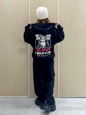 「X-girl（エックスガール）のRHINESTONE DECORATIVE SCRIPT LOGO BEANIE（ニットキャップ/ビーニー、ホワイト系）」を使った、REiKAさん（レディース・153cm）の秋コーディネート