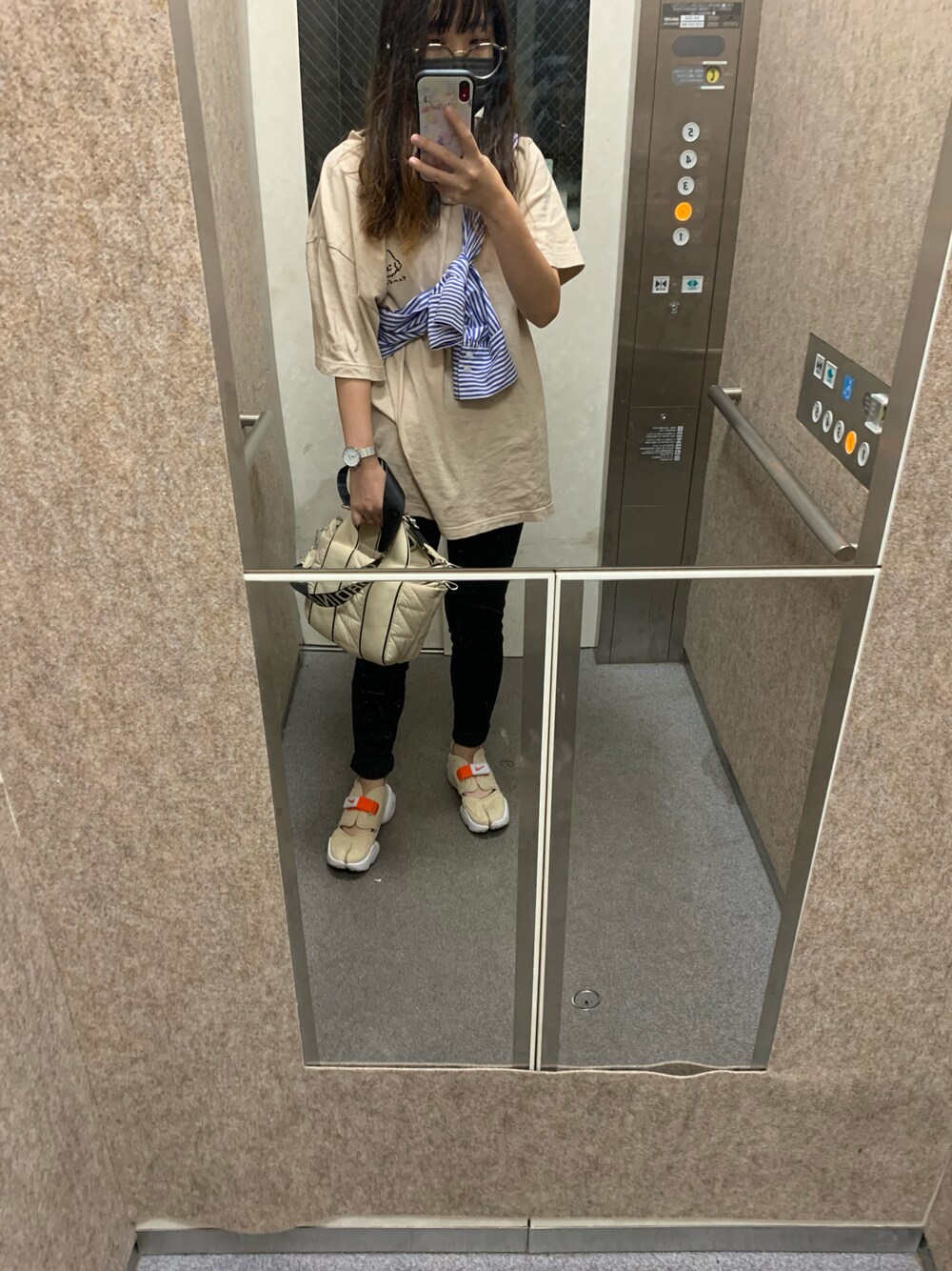 「秋コーデ、今日のコーデ、おしゃれさんと繋がりたい、ZARA、TOMBONIA、ユニクロ、NIKE、アクアリフト」｜「NIKEのアイテム（スニーカー、ベージュ系）」を使った、リリさん（レディース・158cm）の秋コーディネートの1枚目の写真