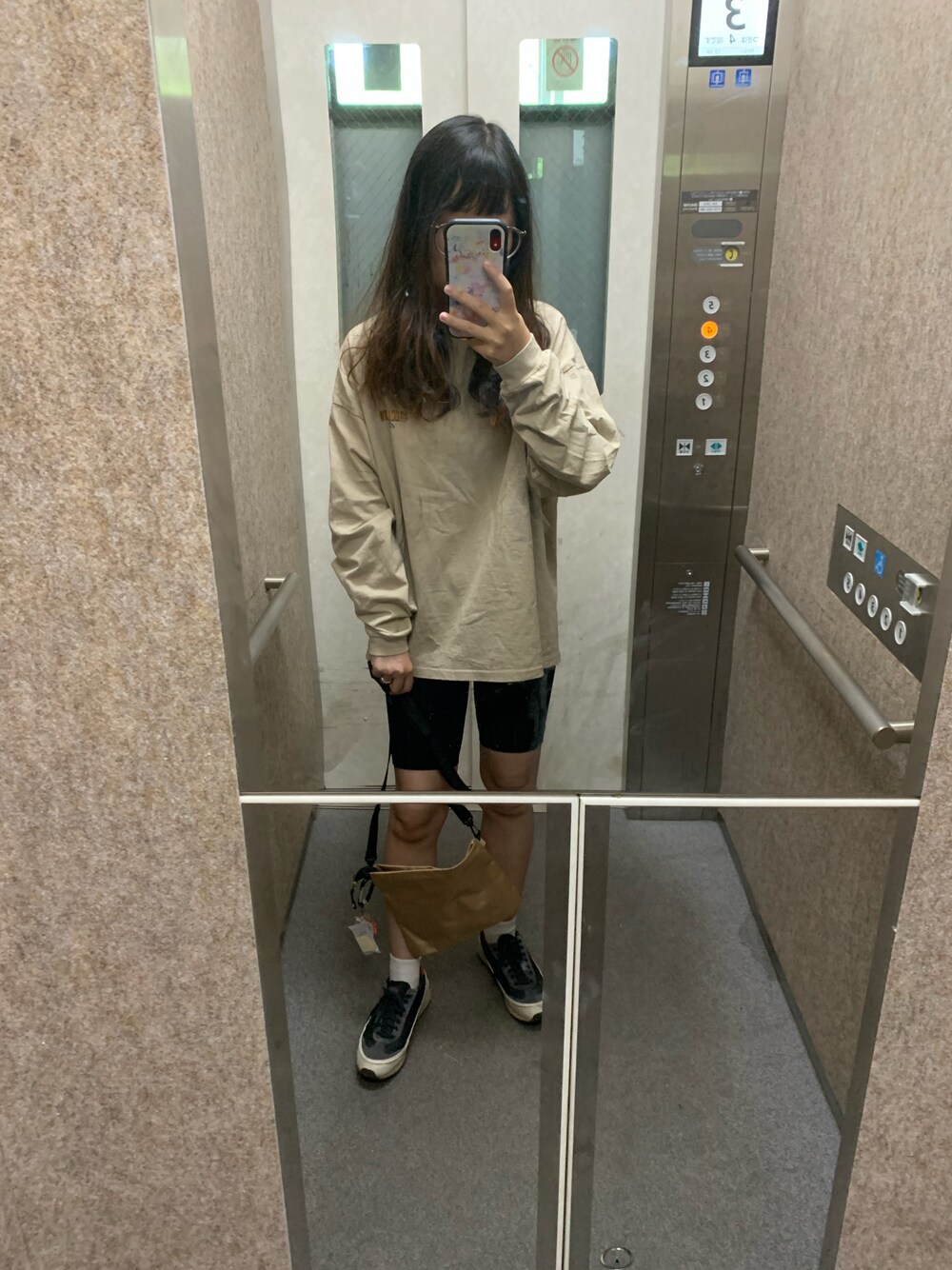 「秋コーデ、今日のコーデ、ライトオン、エイチアンドエム、ダイソー、オニツカタイガー、サイクリングパンツ」｜「Right-onのアイテム（Tシャツ/カットソー、ベージュ系）」を使った、リリさん（レディース・158cm）の秋コーディネートの1枚目の写真