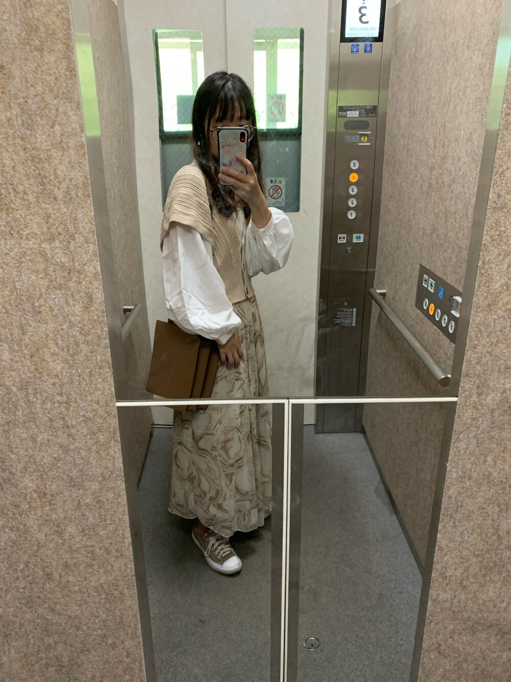 「しまむら、tiptop、ユニクロ、converse、秋コーデ、今日のコーデ、淡色コーデ」｜「CONVERSEのCONVERCE コンバース ALL STAR LIGHT CL OX オールスター　ライト　CL　オックス 31300211 TOPE（スニーカー、ベージュ系）」を使った、リリさん（レディース・158cm）の秋コーディネートの1枚目の写真