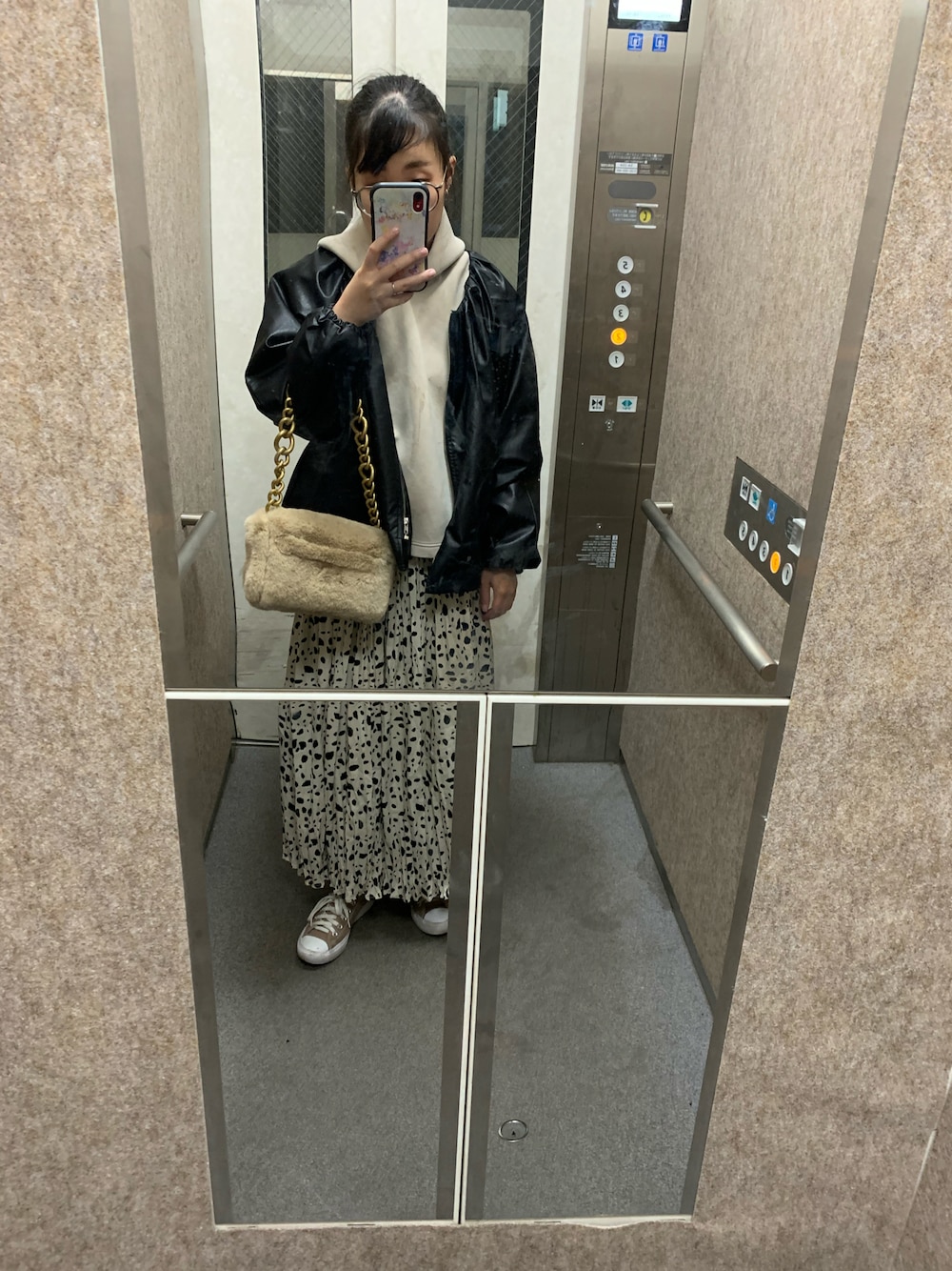 「Bab、ユニクロ、Sig FREAK'S STOR、converse、ZARA、秋コーデ、今日のコーデ、おしゃれさんと繋がりたい、プチプラ、カジュアル」｜「Babの【WEB限定】エコレザーコクーンシルエットブルゾン（ブルゾン、ブラック系）」を使った、リリさん（レディース・158cm）の秋コーディネートの1枚目の写真