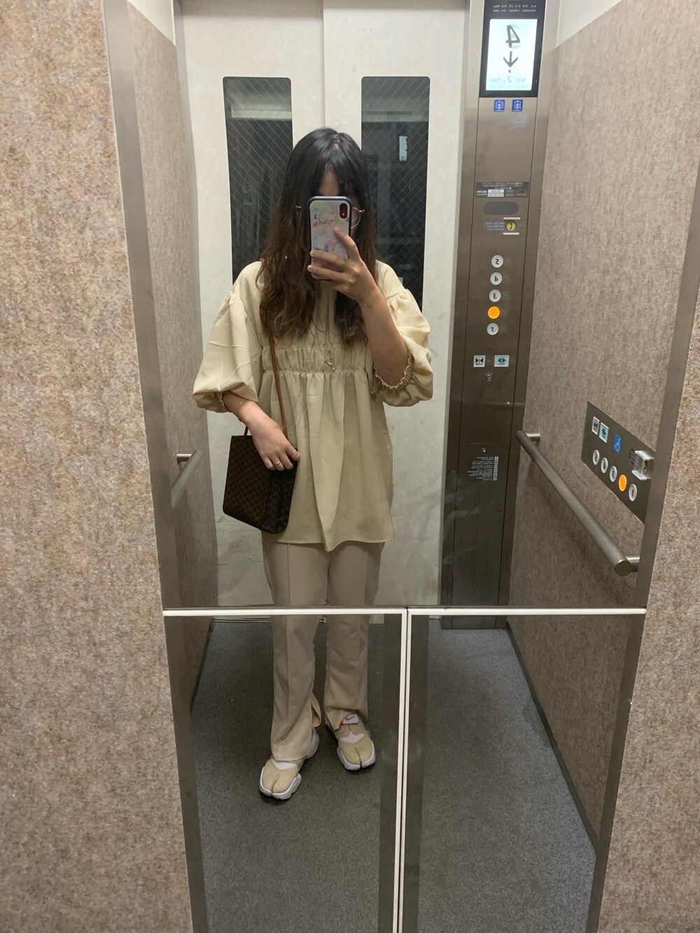 「今日のコーデ、秋コーデ、おしゃれさんと繋がりたい、AmbreNeige、しまむら、NIKE、アクアリフト、ベージュ」｜「NIKEのアイテム（スニーカー、ベージュ系）」を使った、リリさん（レディース・158cm）の秋コーディネートの1枚目の写真