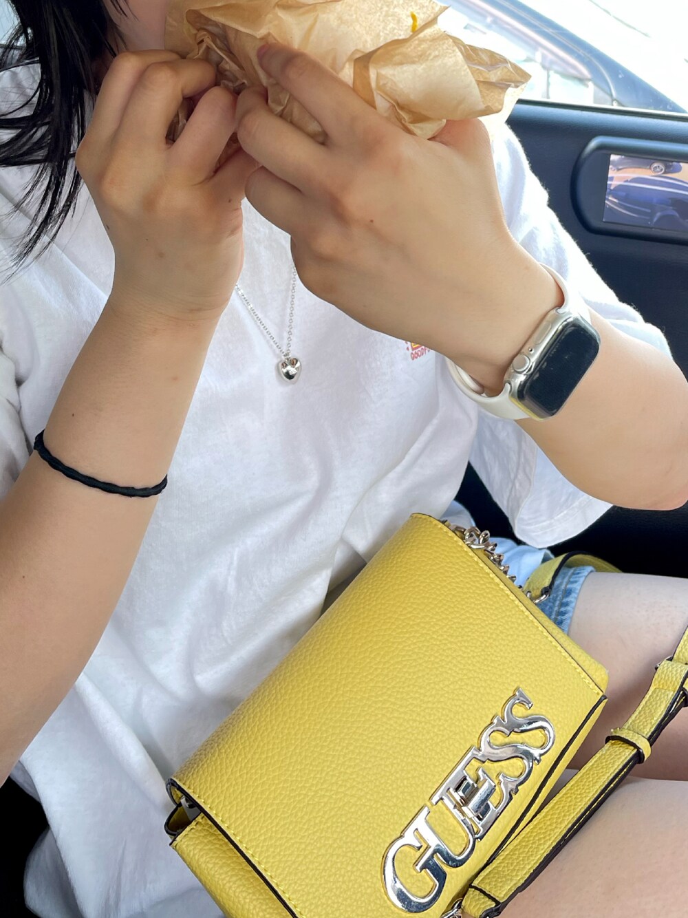 「Guessのアイテム（ショルダーバッグ、イエロー系）」を使った、sugari~~~さん（レディース・159cm）の夏コーディネートの1枚目の写真