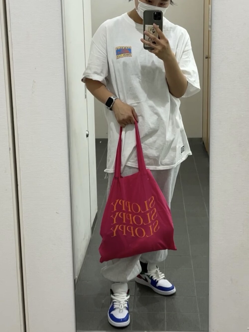 「AIR JORDANのアイテム（スニーカー、ブルー系）」を使った、sugari~~~さん（レディース・159cm）の秋コーディネートの1枚目の写真