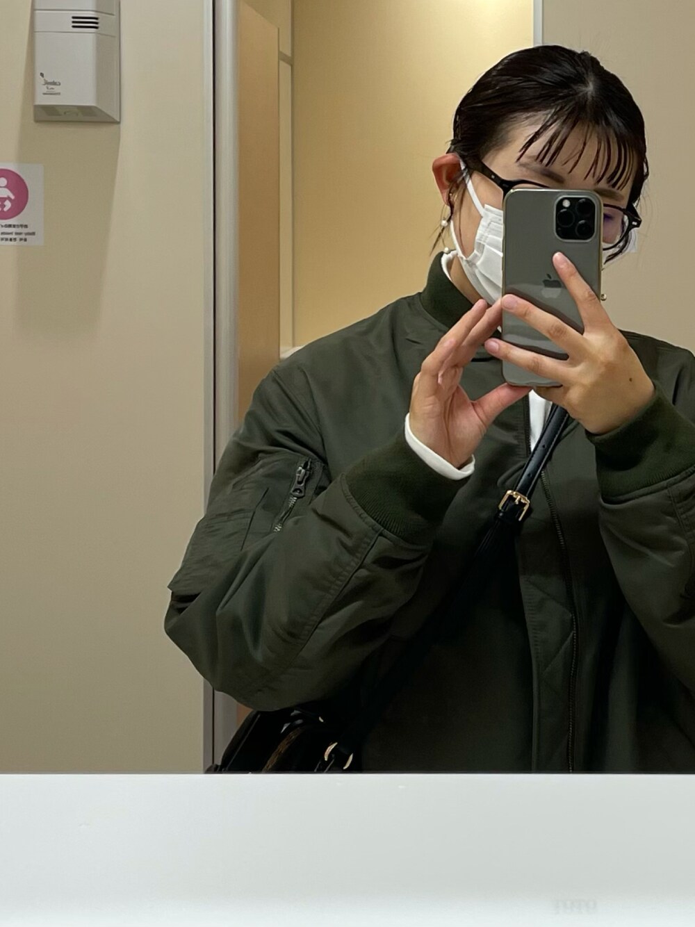 「UNIQLOのアイテム（MA-1、グリーン系）」を使った、sugari~~~さん（レディース・159cm）の秋コーディネートの1枚目の写真