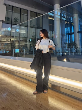 「URBAN RESEARCH DOORS（アーバンリサーチドアーズ）のニットドッキングドルマン プルオーバー（Tシャツ/カットソー、ホワイト系）」を使った、ミウさん（レディース・165cm）の春コーディネート
