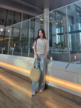 「URBAN RESEARCH DOORS（アーバンリサーチドアーズ）のAcetate Mix Collared Knit（ニット/セーター、ベージュ系）」を使った、ミウさん（レディース・165cm）の春コーディネート