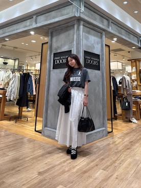 「URBAN RESEARCH DOORS（アーバンリサーチドアーズ）の別注BEATLES ABBEYROAD TEE（Tシャツ/カットソー、グリーン系）」を使った、ミウさん（レディース・165cm）の春コーディネート