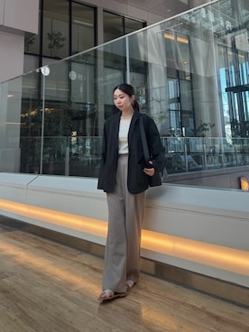 「URBAN RESEARCH DOORS（アーバンリサーチドアーズ）の『UR TECH』完声/涼フロントタックEZパンツ（その他パンツ、ベージュ系）」を使った、ミウさん（レディース・165cm）の春コーディネート