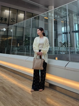 「URBAN RESEARCH DOORS（アーバンリサーチドアーズ）のフラワー刺繍イージーパンツ（その他パンツ、ブルー系）」を使った、ミウさん（レディース・165cm）の春コーディネート